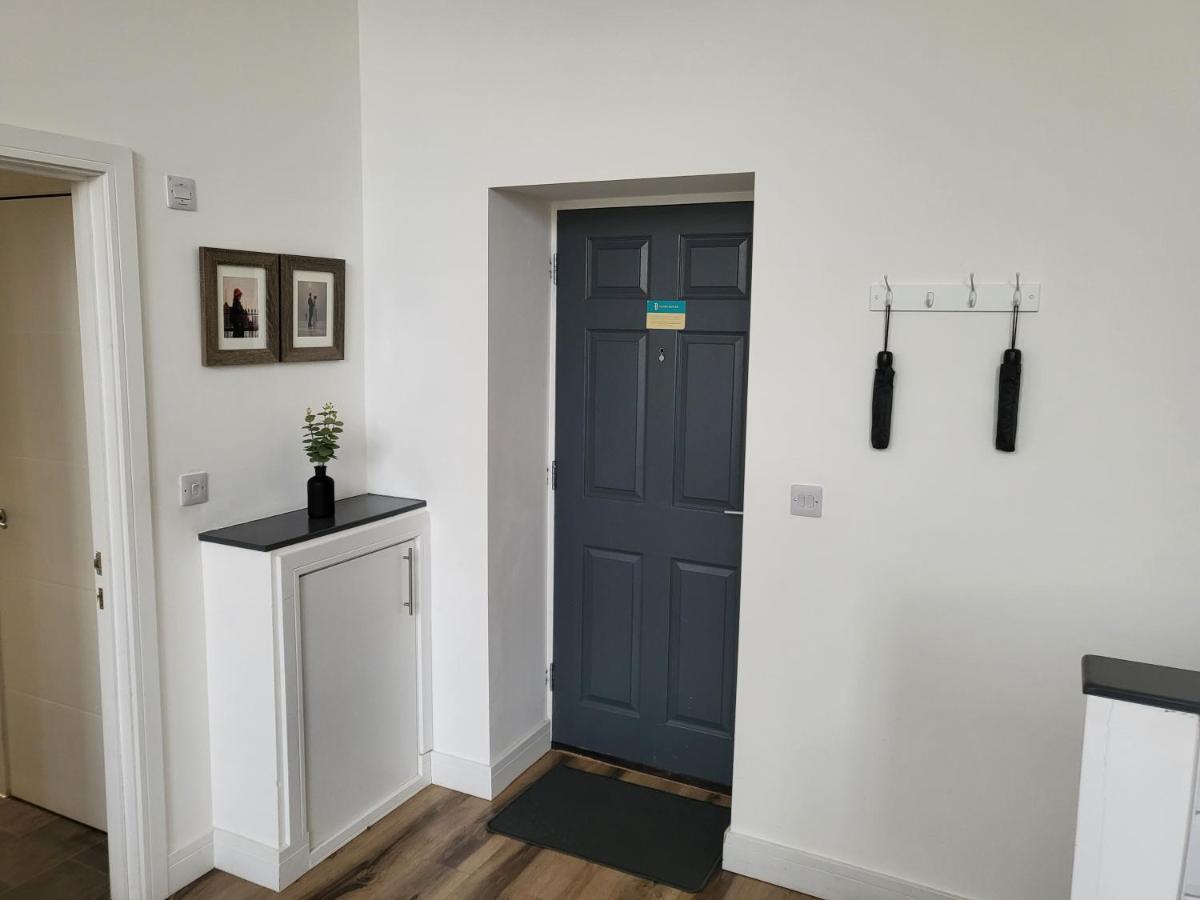 Burkhardt Hall- Parking Included- Sleeps 4 Apartment Swindon Luaran gambar