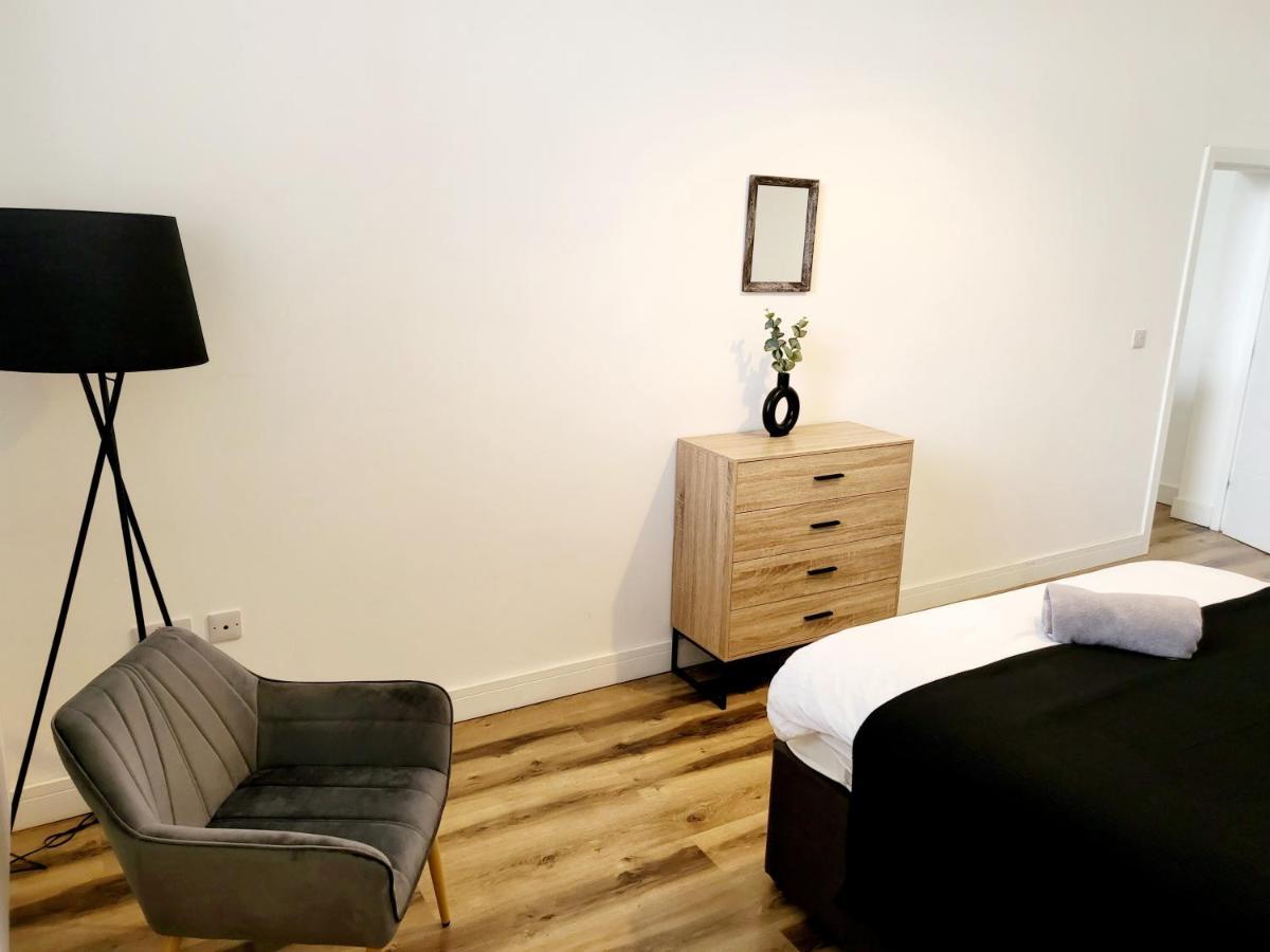 Burkhardt Hall- Parking Included- Sleeps 4 Apartment Swindon Luaran gambar
