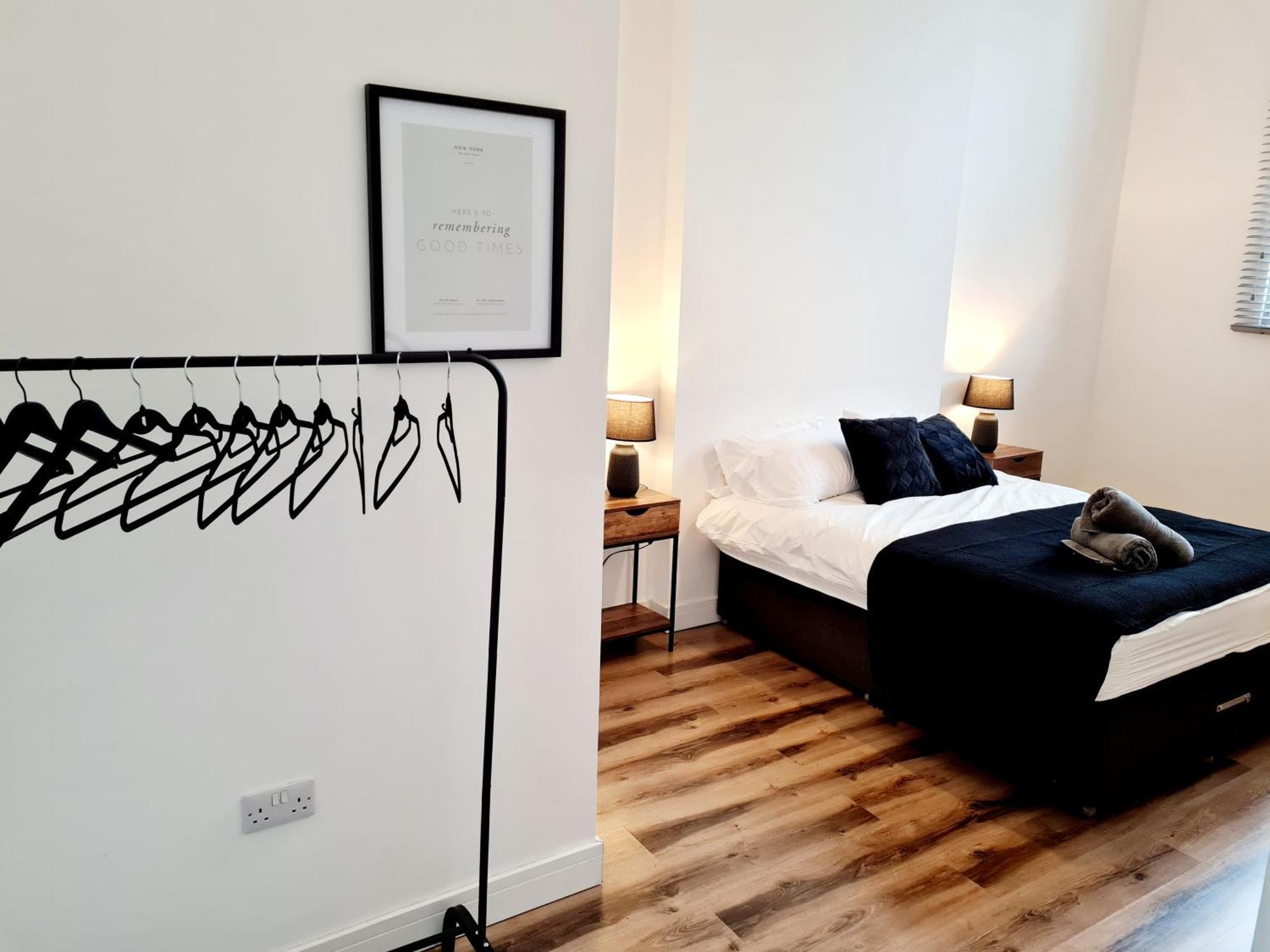 Burkhardt Hall- Parking Included- Sleeps 4 Apartment Swindon Luaran gambar